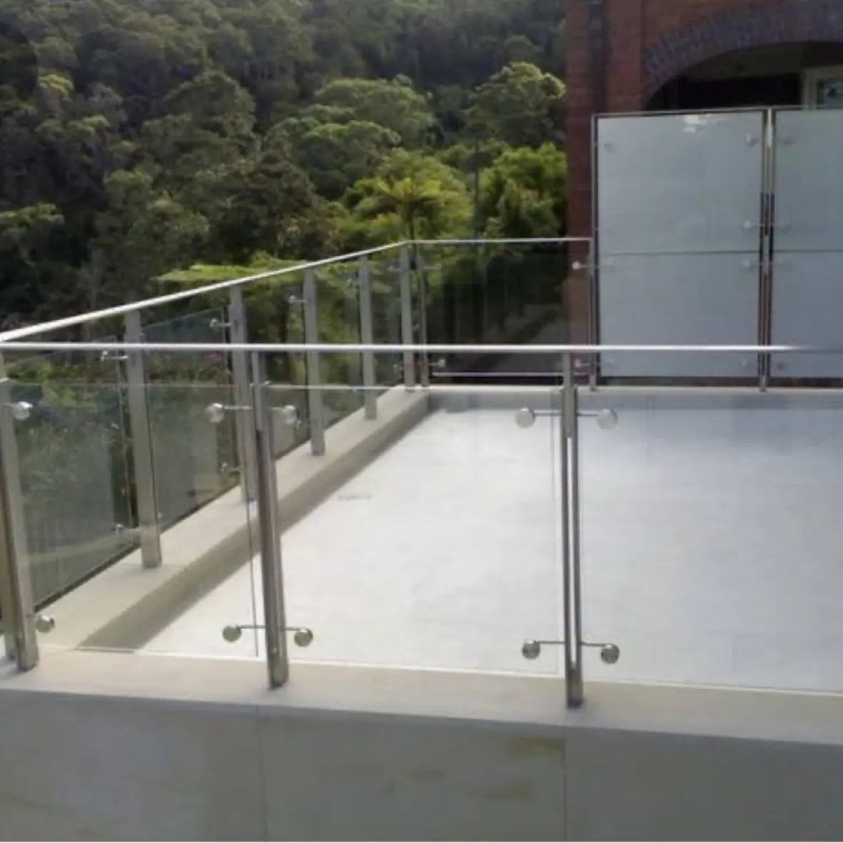Pasamanos en vidrio templado o laminado desde 10 a 20 mm